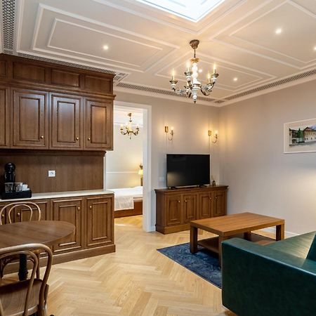 Templum Clava Hotel Bukares Bagian luar foto