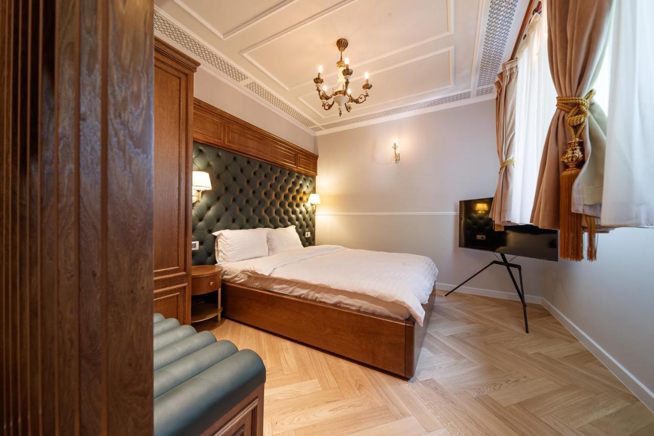 Templum Clava Hotel Bukares Bagian luar foto