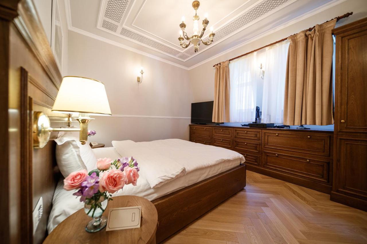 Templum Clava Hotel Bukares Bagian luar foto