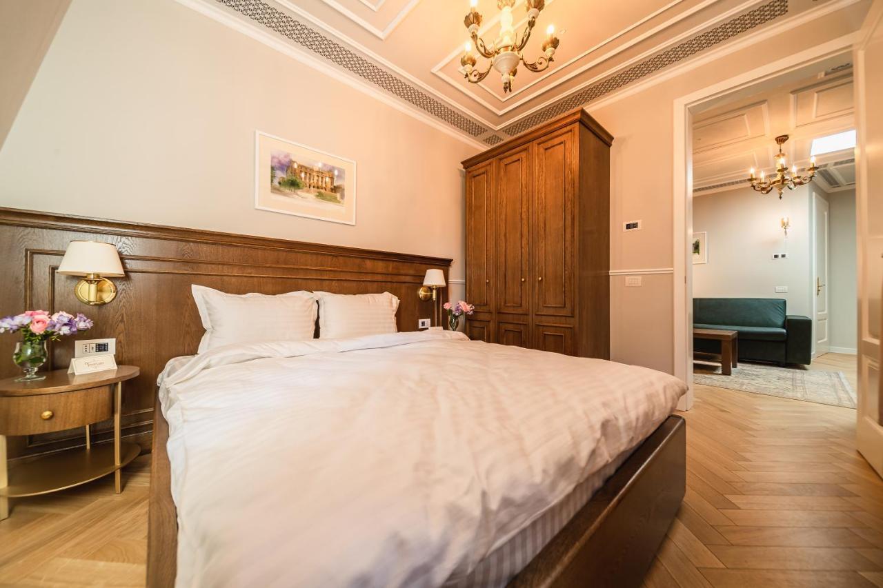 Templum Clava Hotel Bukares Bagian luar foto