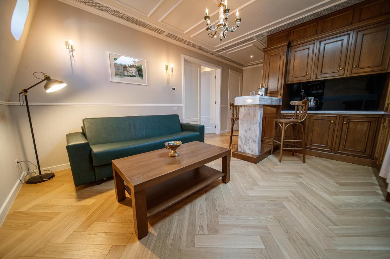 Templum Clava Hotel Bukares Bagian luar foto