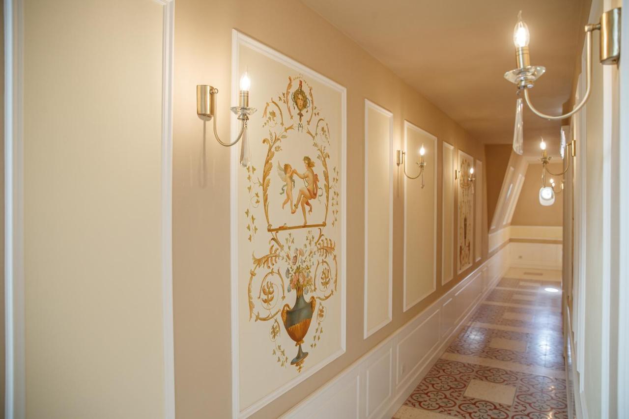 Templum Clava Hotel Bukares Bagian luar foto