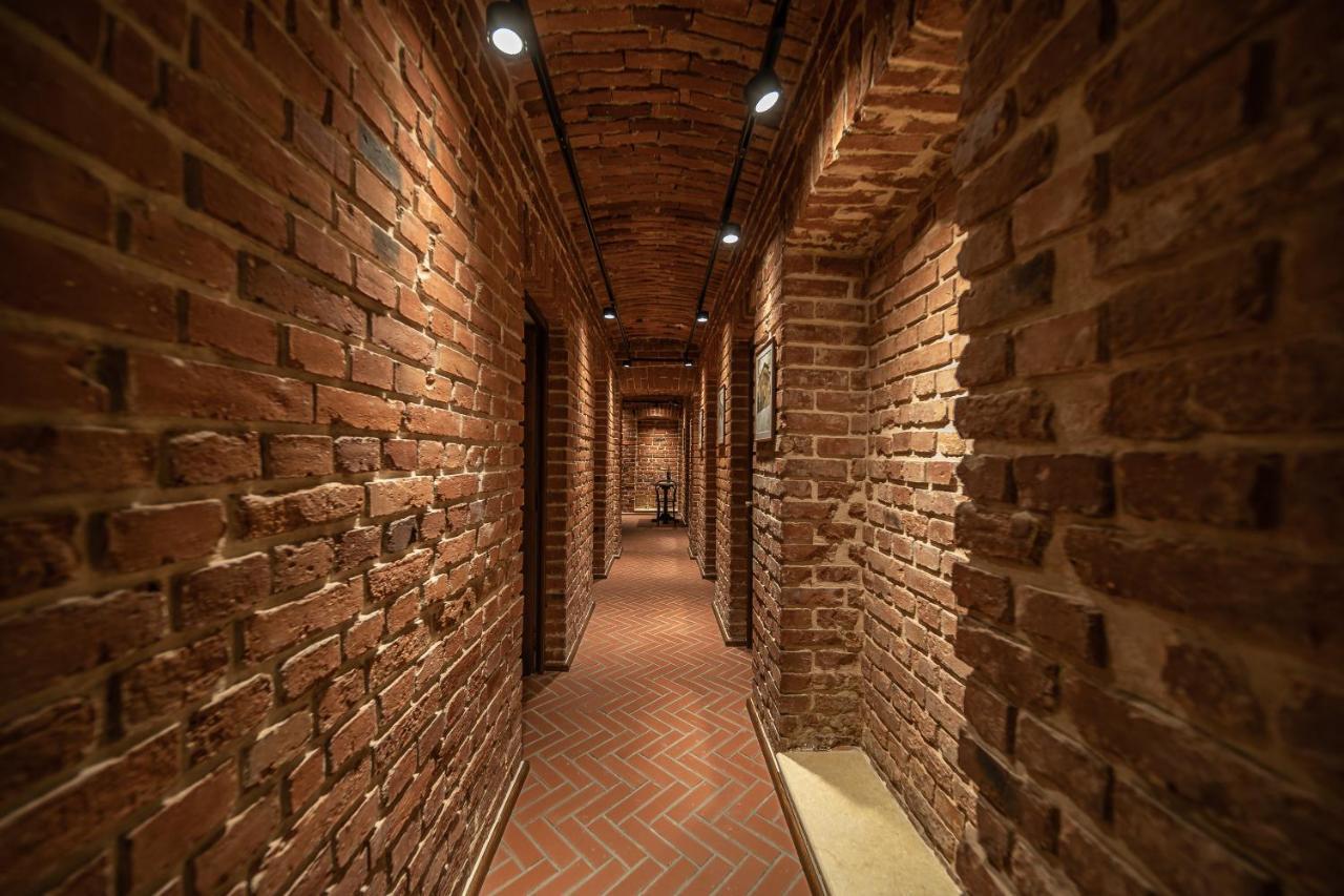 Templum Clava Hotel Bukares Bagian luar foto