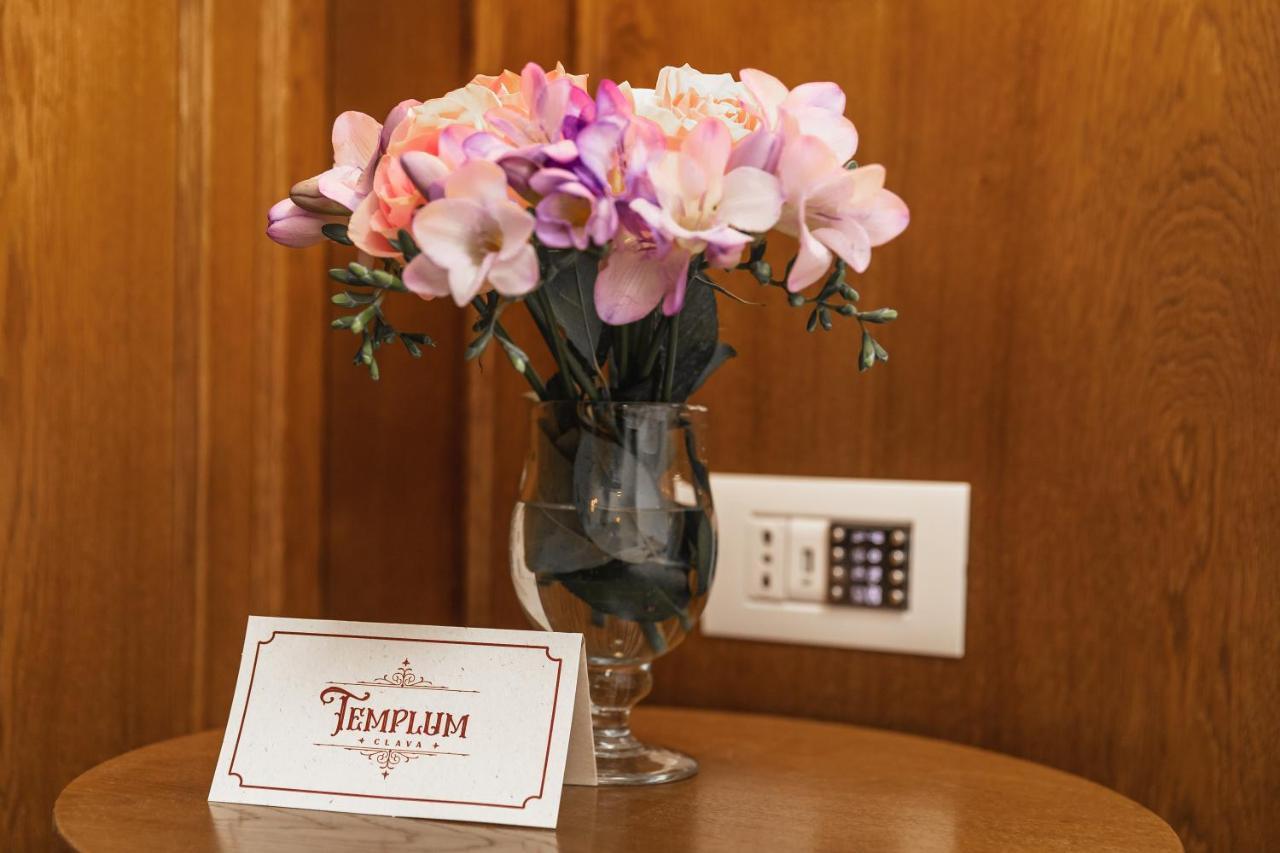 Templum Clava Hotel Bukares Bagian luar foto