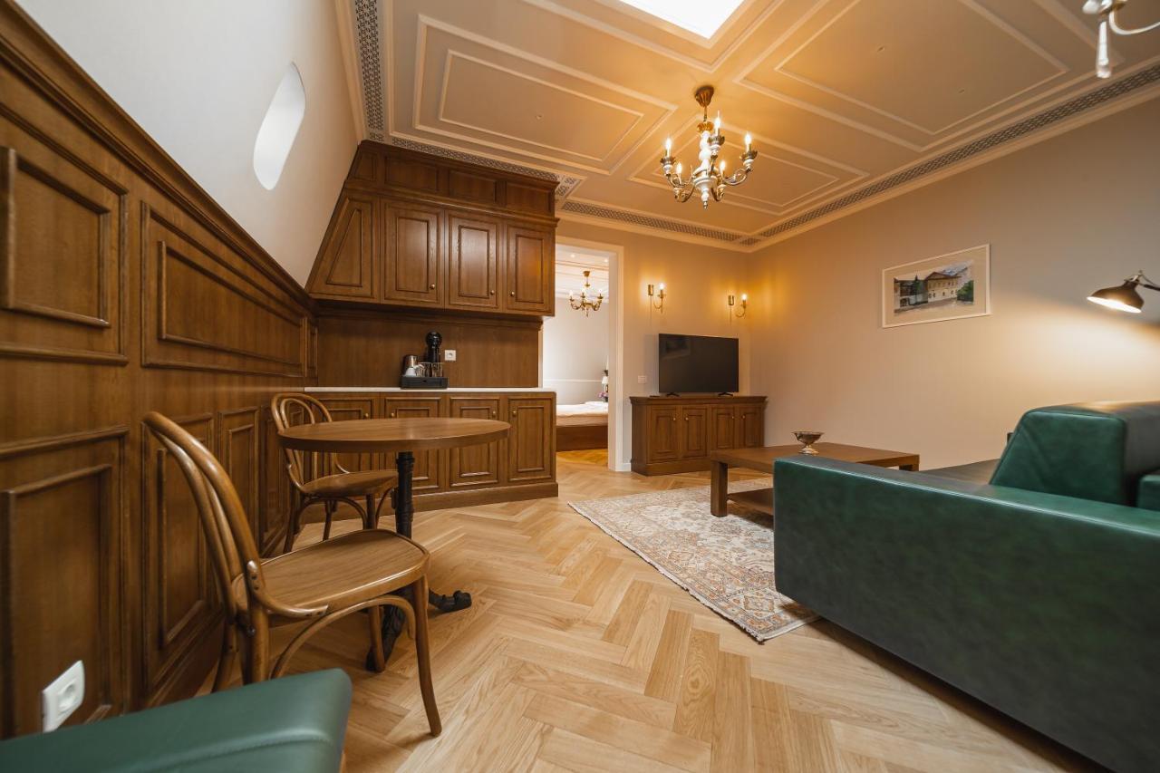 Templum Clava Hotel Bukares Bagian luar foto
