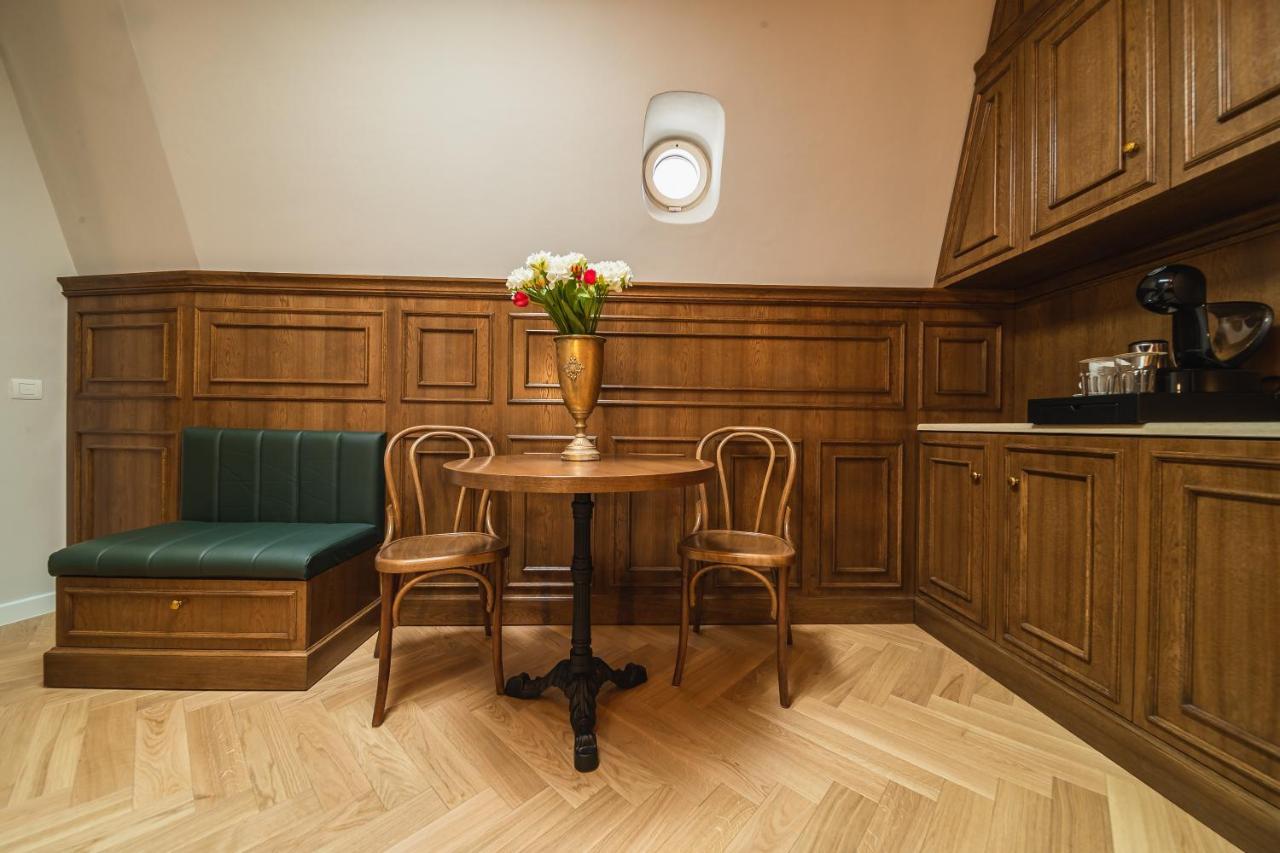 Templum Clava Hotel Bukares Bagian luar foto