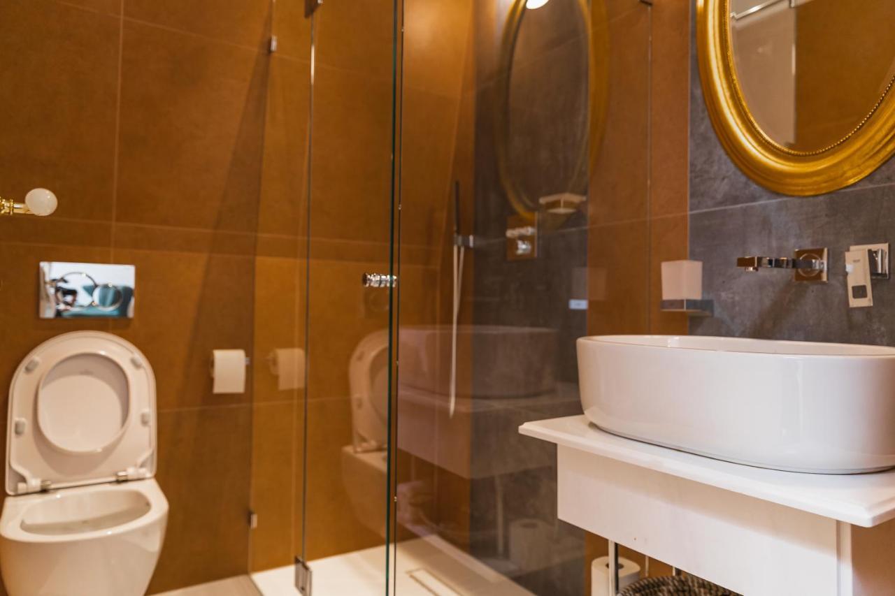 Templum Clava Hotel Bukares Bagian luar foto