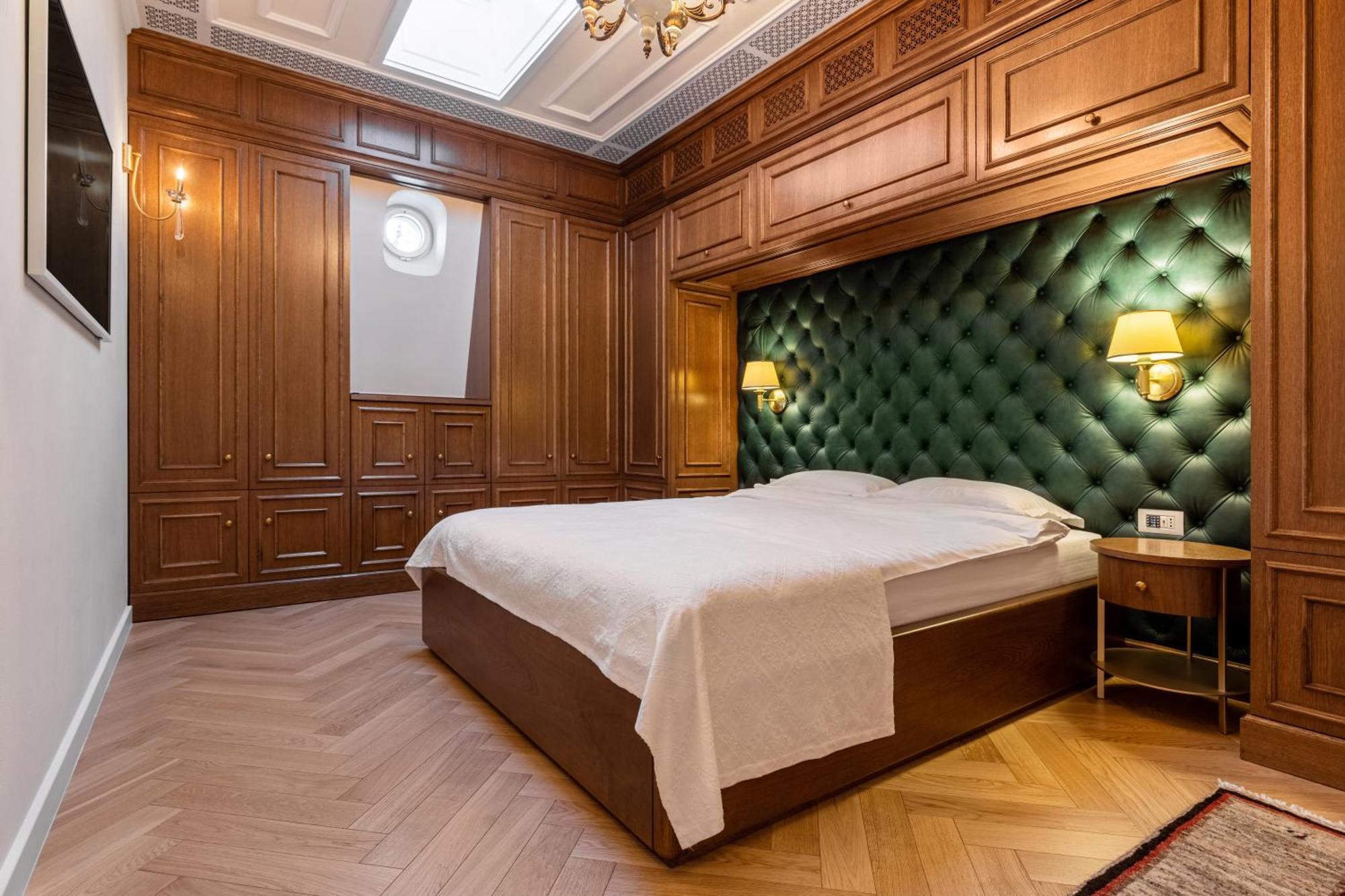 Templum Clava Hotel Bukares Bagian luar foto