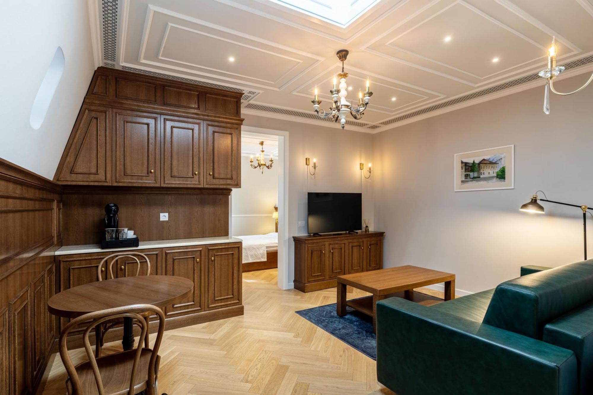 Templum Clava Hotel Bukares Bagian luar foto