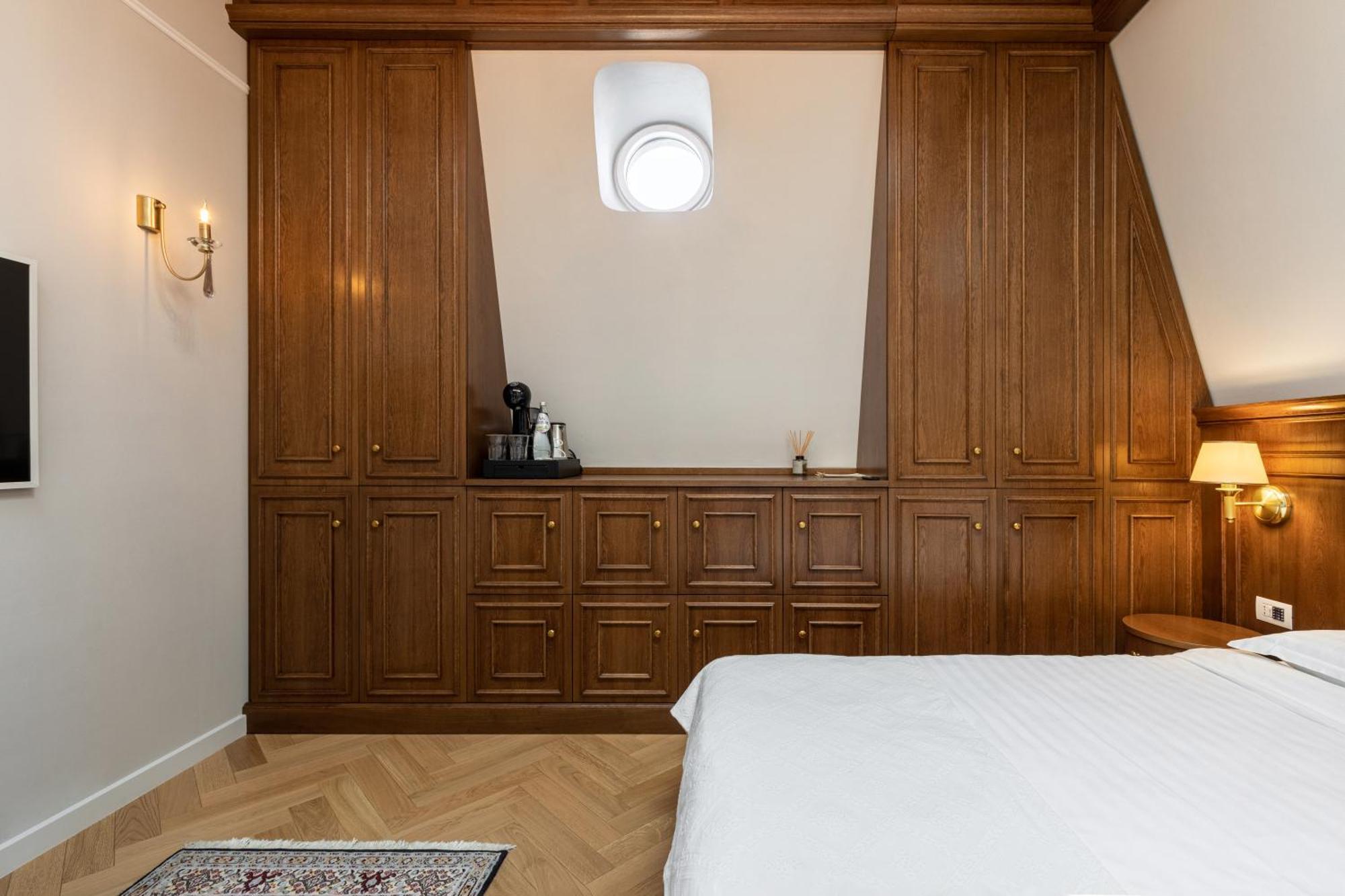 Templum Clava Hotel Bukares Bagian luar foto