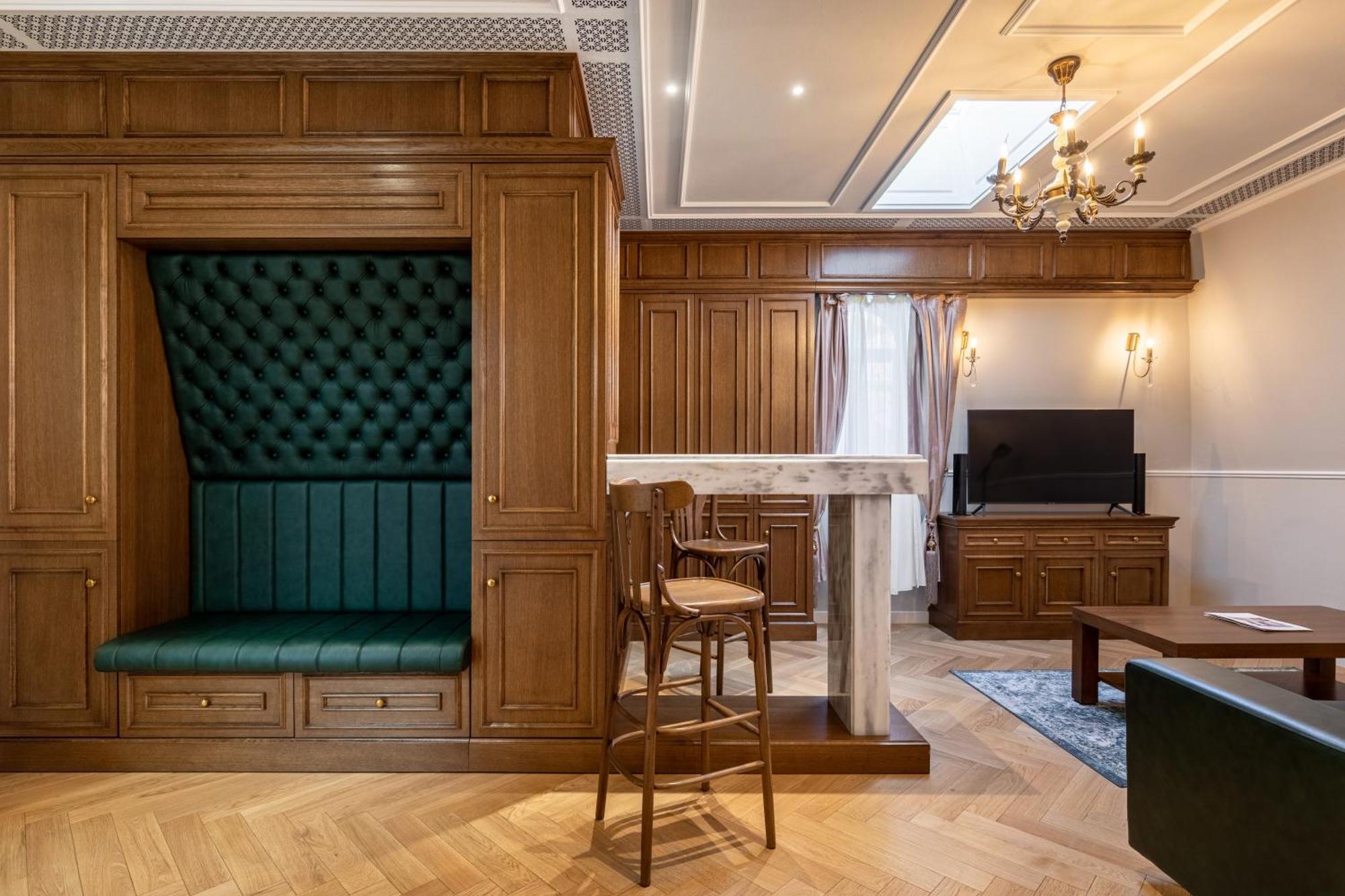 Templum Clava Hotel Bukares Bagian luar foto