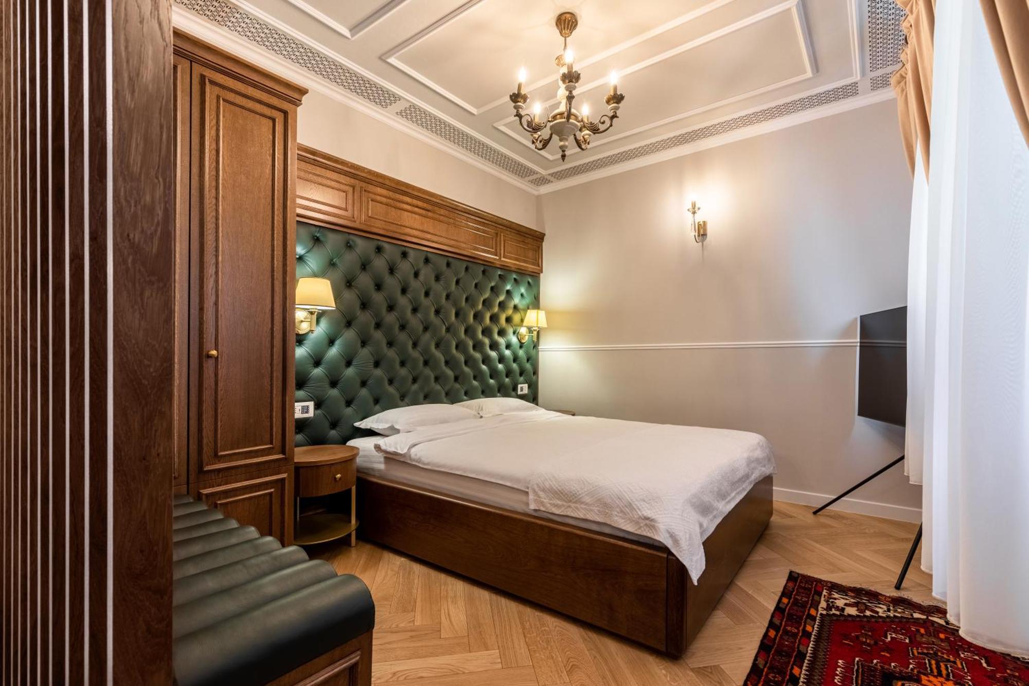 Templum Clava Hotel Bukares Bagian luar foto