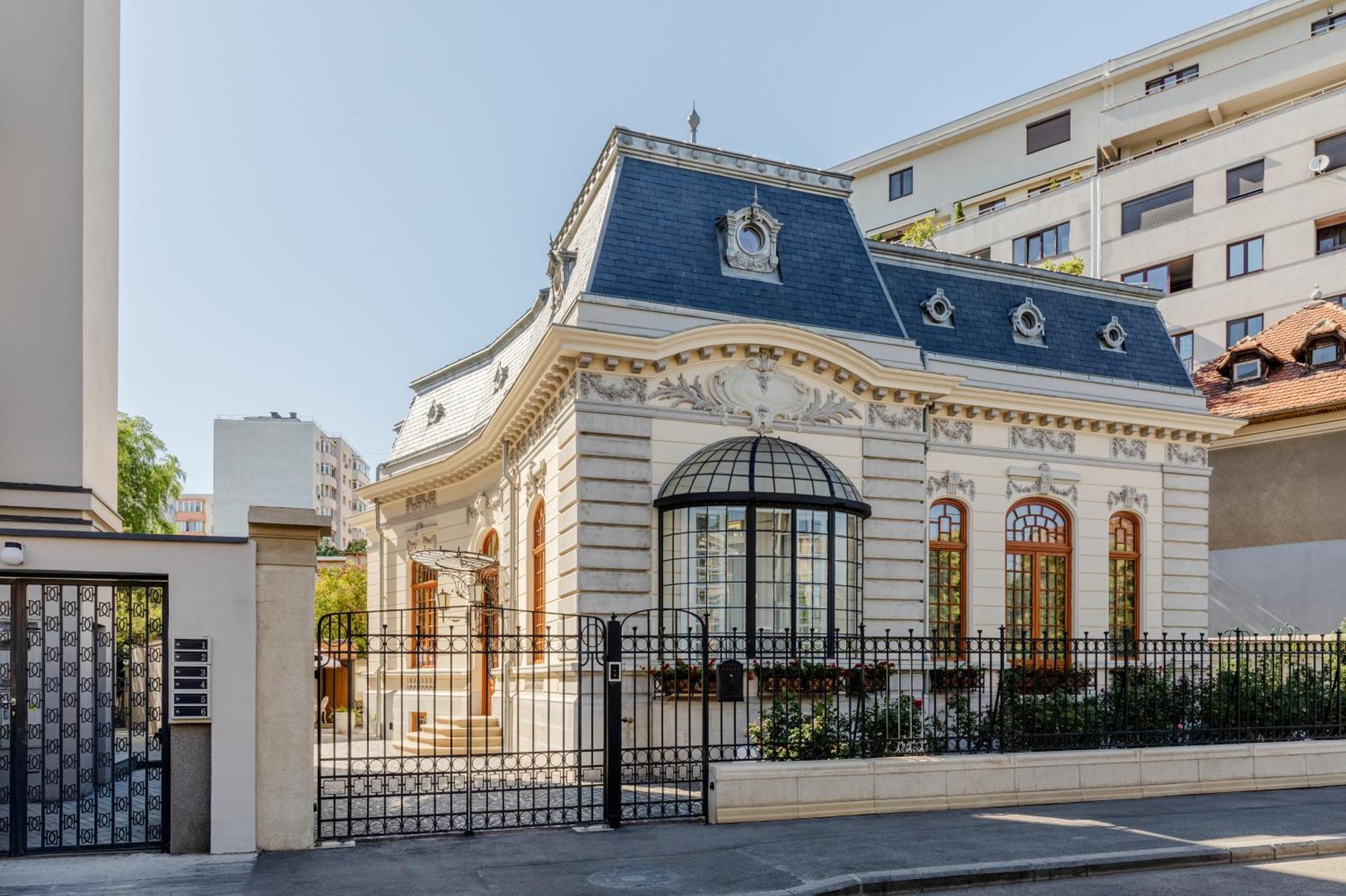 Templum Clava Hotel Bukares Bagian luar foto